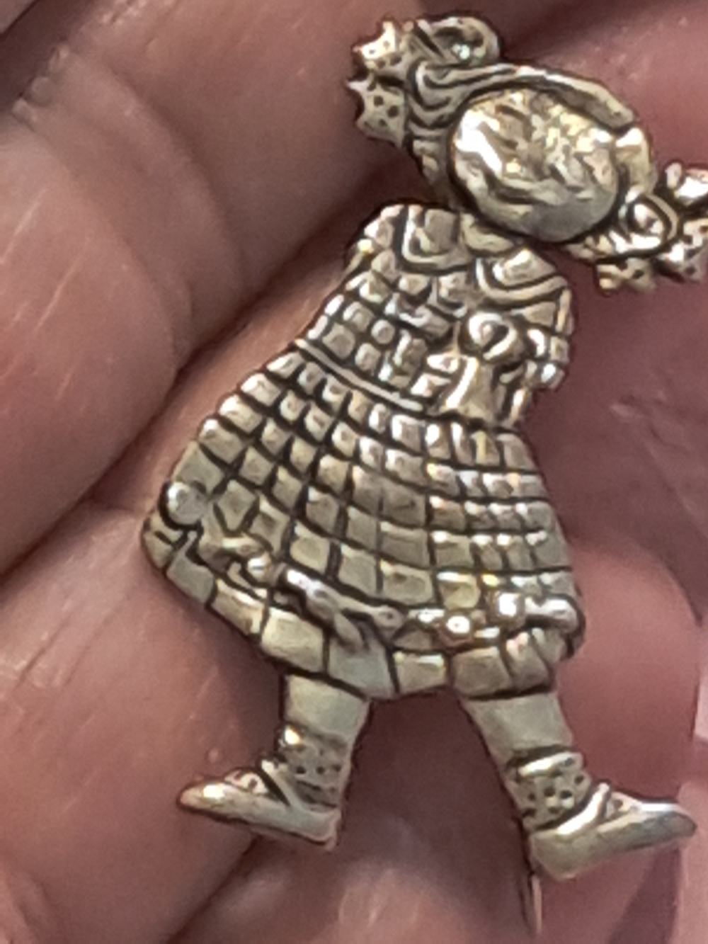  
Vintage Sterling Silver Little Girl Singing Brooch Pin